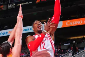 德怀特-霍华德：巨人陨落图片