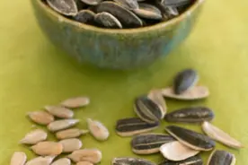 外国人不会吃瓜子？有一个国家吃瓜子速度比中国人还快！图片