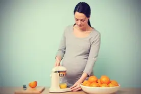 孕妇补充营养素 你知道要必吃维生素C和钙吗？图片