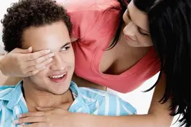 女人对男人身体的擦碰？须正确理解！图片