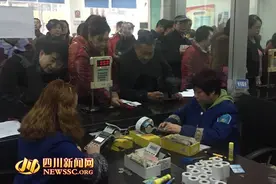 3月起成都公交老年卡续充时间调整 充一次管一年图片