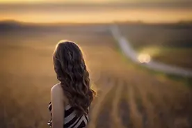 总有人说你变了， 但没人问你经历过什么。图片