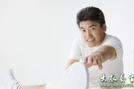 中年男性当心“小便猝倒”图片