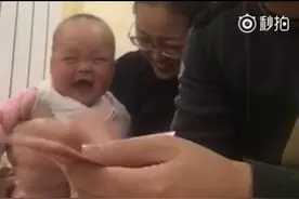 笑不拢嘴！小baby看到自己爸爸在数钱后 不可思议的一幕发生了图片