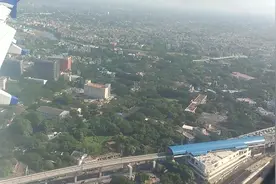 飞机上看印度第四大城市金奈：绿化真不错 据说相当中国二线城市视频封面