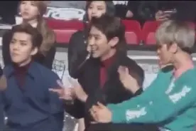 EXO伯看泰妍表演，白白都没正眼看，啵啵虎都不敢有表情视频封面