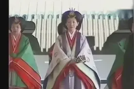 1990年登基大典上的美智子皇后 56岁身着大礼服十二单雍容华贵视频封面