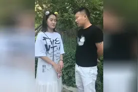 女孩对男孩说你变了，男孩机智回答化解尴尬视频封面