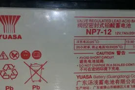 家用电脑UPS不间断电源：更换12V蓄电池图片