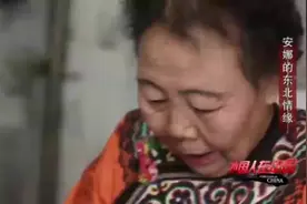 俄罗斯姑娘get赫哲族美食秘笈：木火烤生鱼制作独家“塔拉哈”