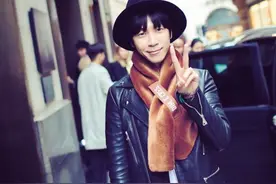 韩火火现身伦敦时装周 头排看秀找灵感图片