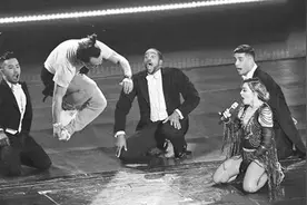 在偶像麦当娜的舞台上 陈奕迅跳热舞怒刷存在感图片