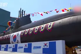 韩国海军214潜艇出海画面曝光 未来还要更换锂电池 续航加一倍！视频封面