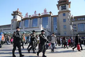 春运：铁鹰突击队队员24小时的坚守图片