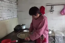 农村大姐给将近20个农民工做饭，一个月挣多少钱？说出来你信吗视频封面