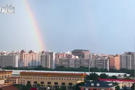刚刚，雷雨过后的京城上空出现了美丽的彩虹。你看见了吗？#北京