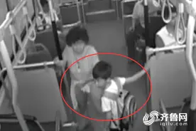74秒｜济南男孩公交上睡着被姐姐落下 公交司机送孩子回家图片