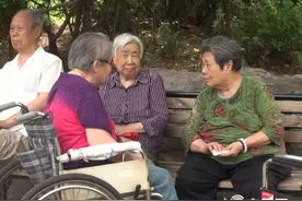 济南八旬老人爬楼难 女儿为老母亲发明“上楼神器”图片