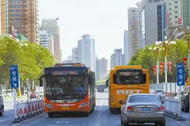乌鲁木齐市交警教你巧走BRT专用车道图片