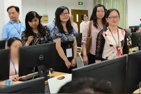 “高考评卷比我们想象得更公平” 沪组织家长代表探秘高考评卷点图片