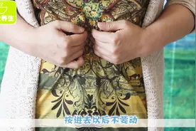 打嗝打不出来，胃胀难受睡眠，就按这个穴位，马上见效！视频封面