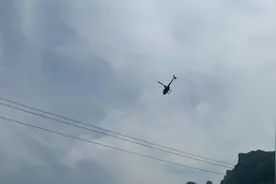 到达北京房山区拒马河，头上有个直升飞机一直飞来飞去，什么情况视频封面