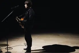 Burberry2016二月女装秀发布“镶拼宣言”系列 伦敦旗舰店于秀后即刻展示女装系列并接受预订图片