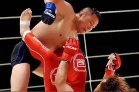 砸肘! 踩踏！足球踢！最开放规则铸就最纯粹英雄！图片