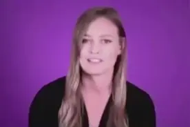 迪士尼人偶“玫玫”高温工作晕倒，童心和人命的较量，谁更重要？