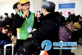 “手语少年”成春运服务中别样风景图片