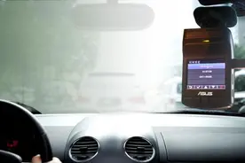 看参数，然而并没有什么用 四招规避行车记录仪选购陷阱图片