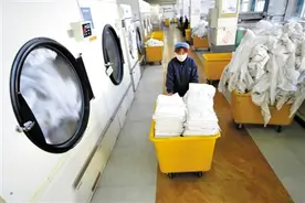 春运幕后的清洁使者图片