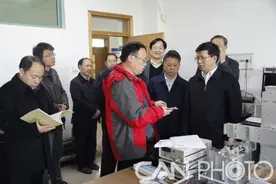 国防科工局副局长吴艳华一行到南昌航空大学调研图片