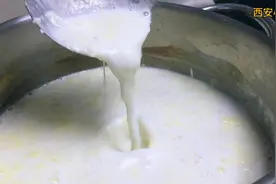 自己在家做牛奶鸡蛋醪糟，牛奶总是会结块，或成为絮状？只要掌握了这个小窍门，保证会100%成功