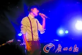 张杰感恩献声海外歌迷图片