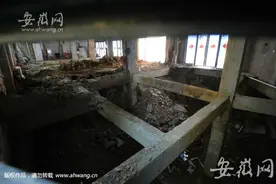 合肥一饭店偷挖地下室 依然没有回填（图）图片