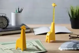 美腻的长颈鹿卷尺图片