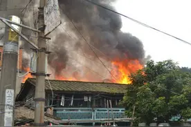 福州马尾亭江镇一民房发生火灾 消防紧急扑救图片