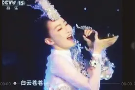 萨顶顶反拿话筒：假唱风波，不止于技艺和道德图片