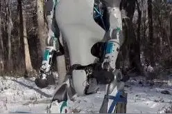 谷歌新一代机器人阿特拉斯:可正常在雪地行走图片