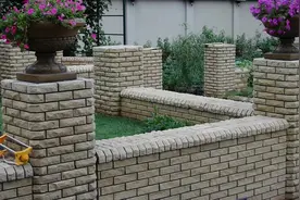 新农村建别墅，庭院围墙不是墙，是脸