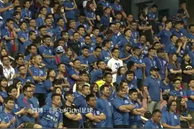 现场实拍：申花赛前播报首发球员，特维斯&波耶特遭全场球迷狂嘘视频封面