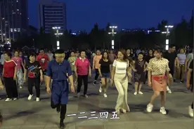 济南小伙跳广场舞成网红，真是男人骚起来女人都害怕