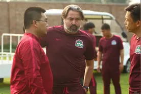 建业新任总经理主教练一起现身训练场，郭光琪亚森边看边聊共谋保级大业视频封面
