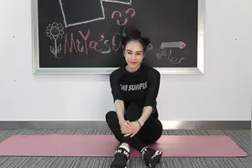 女神教你如何正确使用哑铃甩掉拜拜肉~视频封面