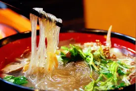 鸭血清热解毒又补血，但切忌这几类人一定要少吃视频封面