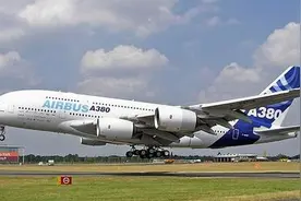 2017巴黎航展，空客A380-800客机进行飞行表演视频封面