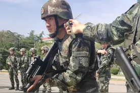 快反射击训练，行云流水真是让人“舒服了”！（高英杰）#发现榜样视频封面