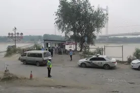 气枪猎犬齐上阵！黄河浮桥惊现“城市猎人”图片