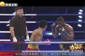 遭遇断骨之痛永不言弃，中国白近斌用单臂打完整场比赛，完胜卡尔视频封面